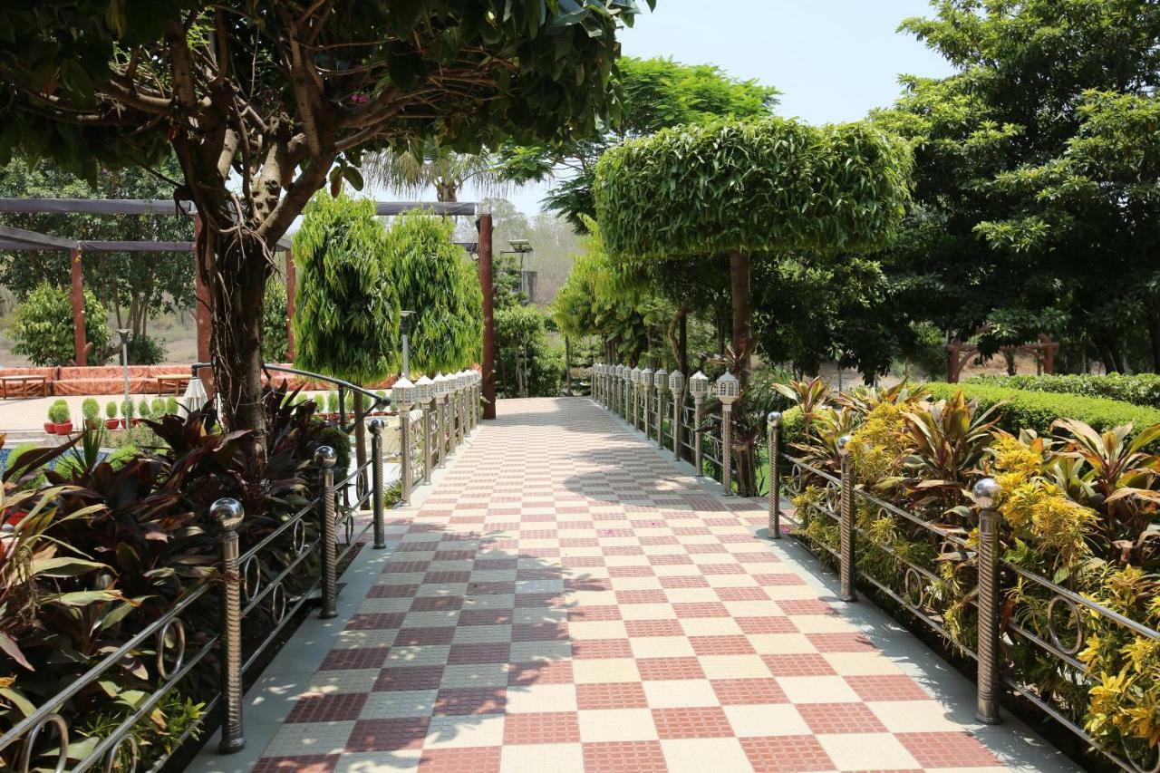 Oyo 38414 Rain Basera Resort Jabalpur Buitenkant foto